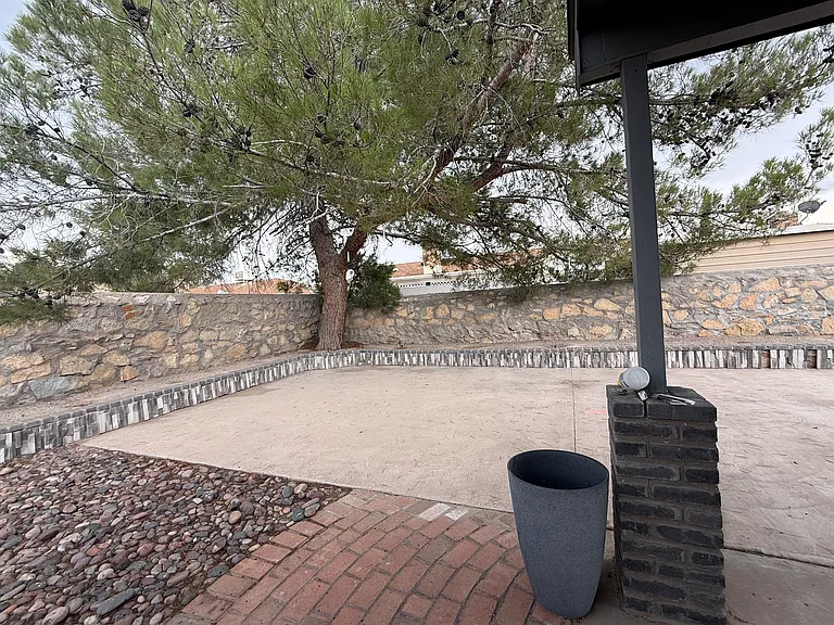 11400 Ed Merrins Dr — Photo 9
