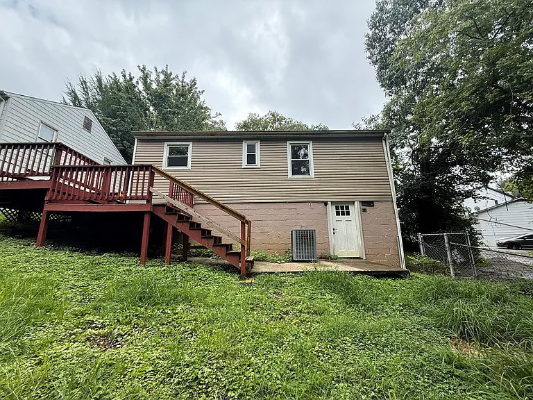 2601 Gaston Ave — Photo 16