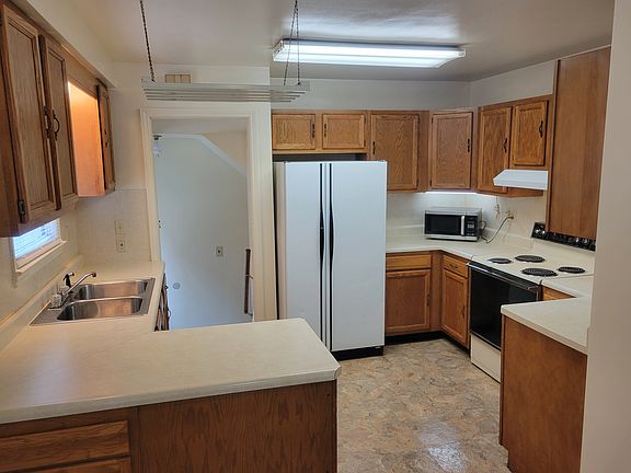 4th image of 15601 Dasher Ave