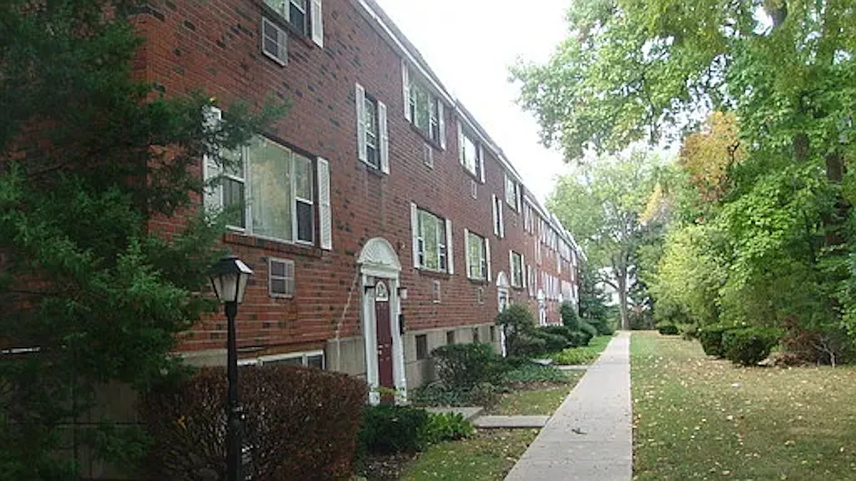Patricia Court Apartments — Photo 1