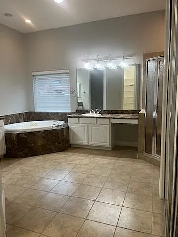 8440 Majestic Lake Ct — Photo 17