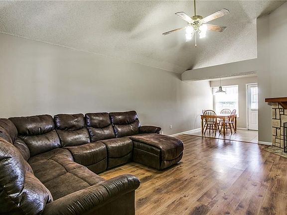 5th image of 1605 Cool Springs Dr