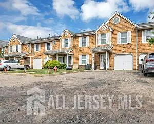 19 Delavan Ct — Photo 35