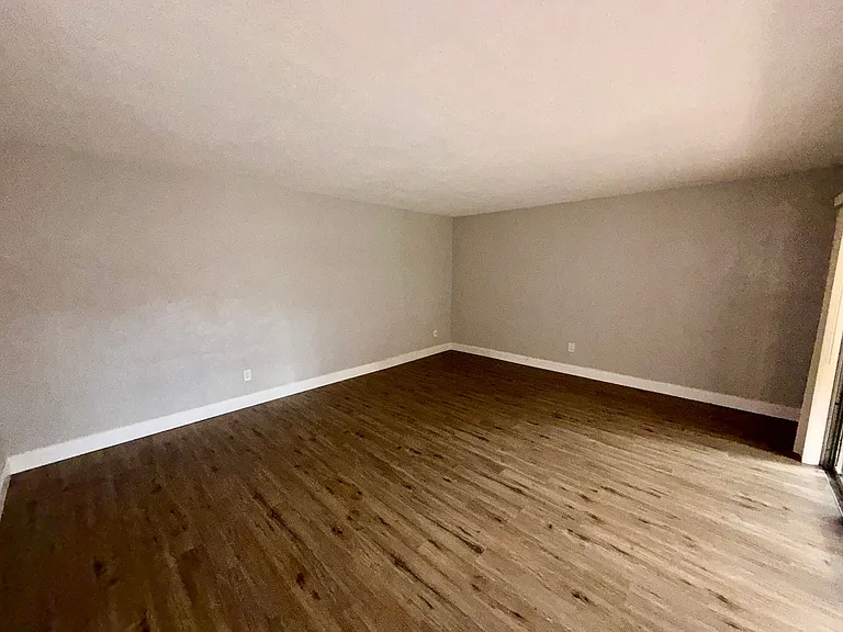190 Moonstone Ct — Photo 3