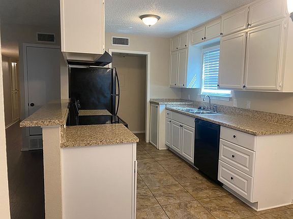 4th image of 620 N Race St #D