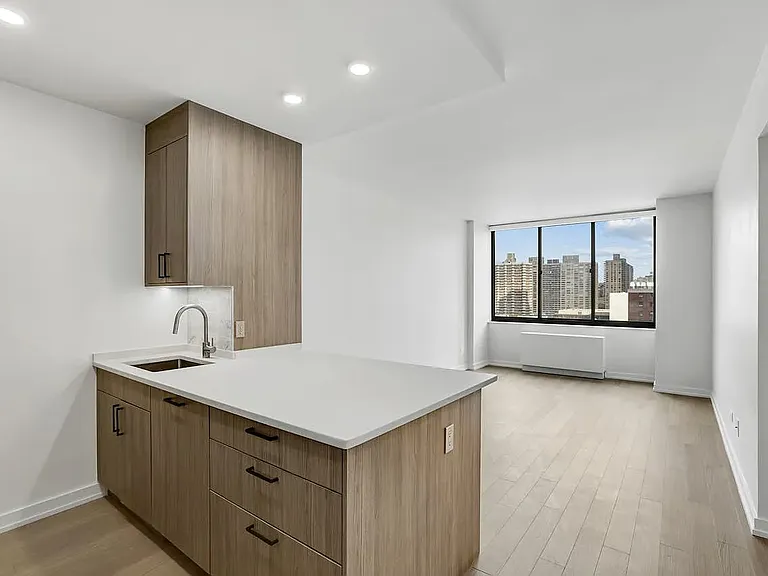 200 W 60th St #3F — Photo 2