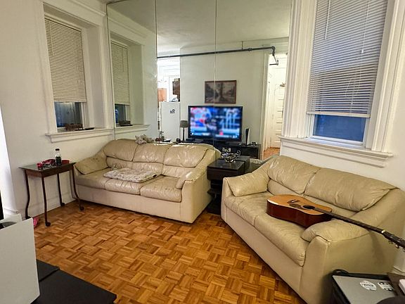 4th image of 2800 N Pine Grove Ave Unit 2G