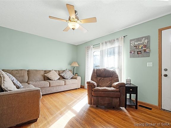 2nd image of 702 Webster Boulevard
