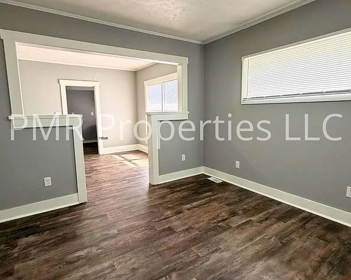 1032 8th Ave — Photo 4