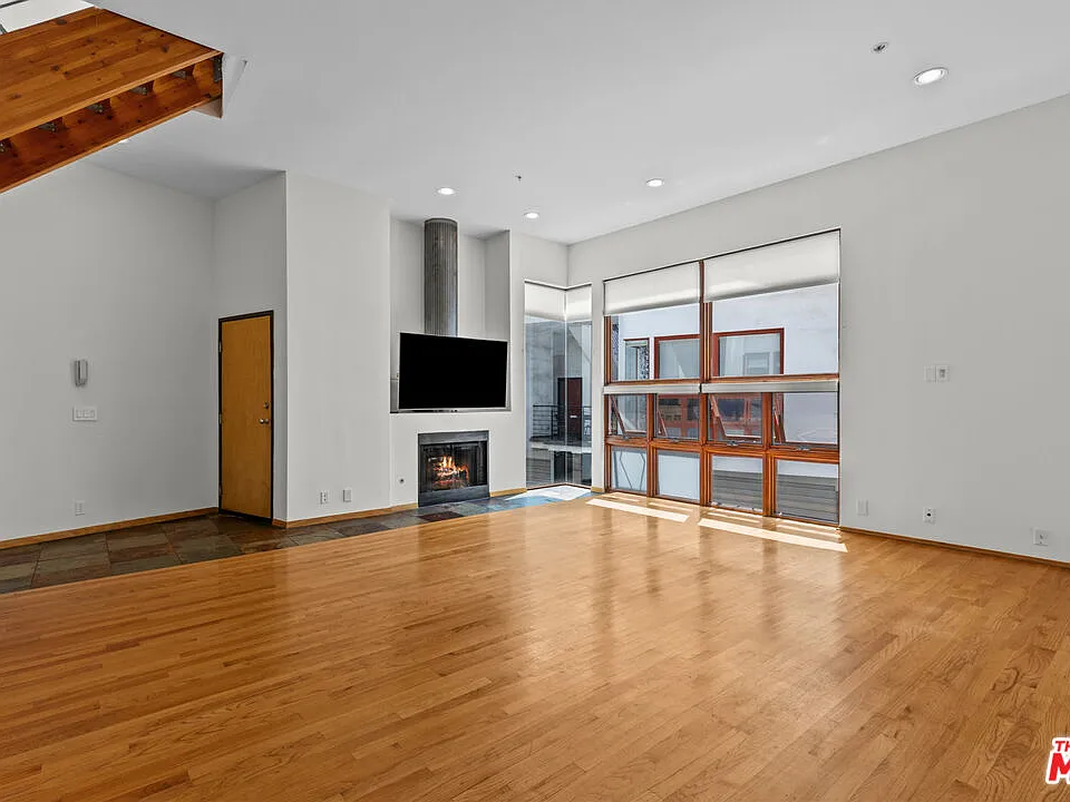 343 Rennie Ave #7