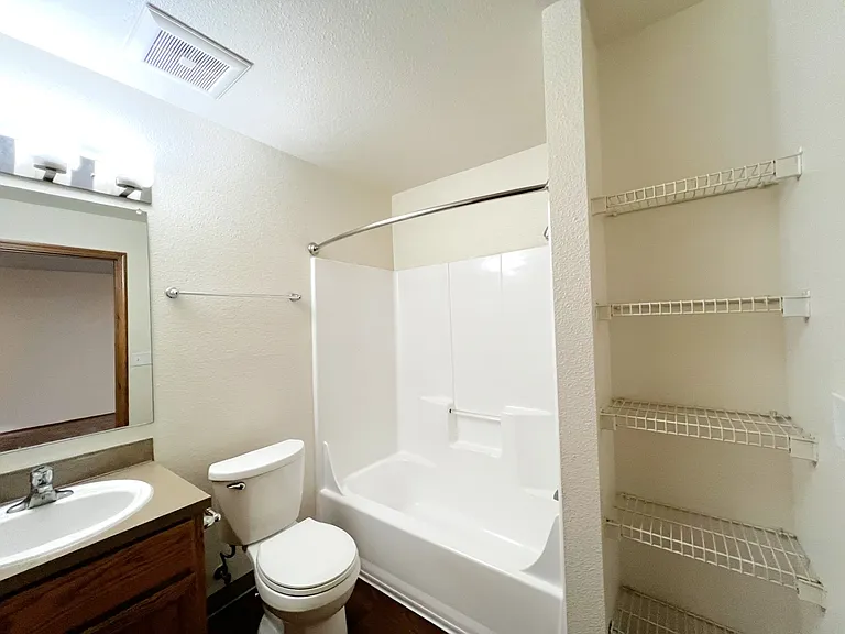 Pleasant Ridge Apartments — Photo 44