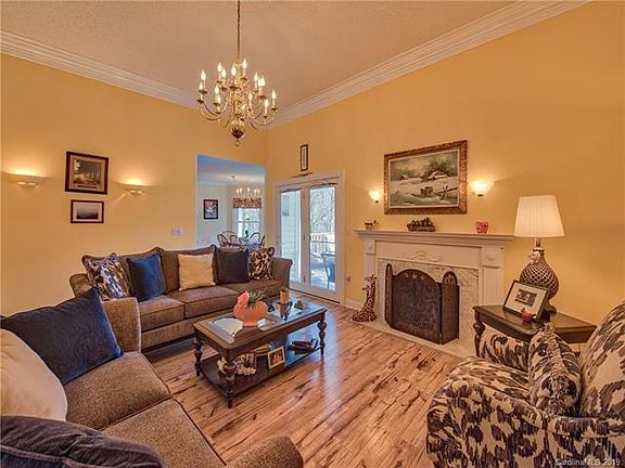 3rd image of 115 Little Creek Ln