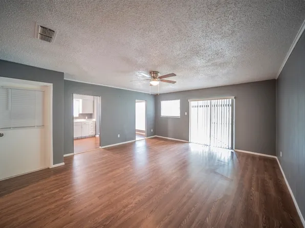 2945 Hunting Dr, Fort Worth, TX 76119
