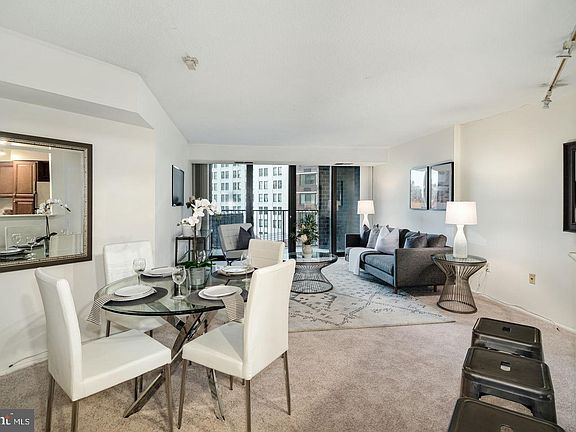 3rd image of 1420 Locust St APT 11D