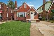 Prairie St-L0810-001.jpg