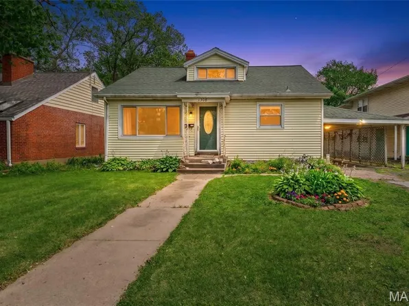1308 Troy Rd, Edwardsville, IL 62025