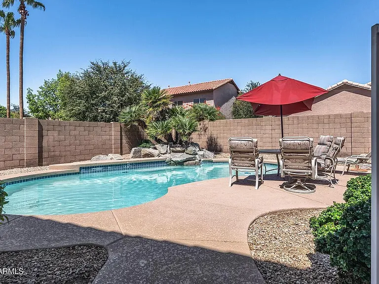 7879 W Kerry Ln — Photo 15