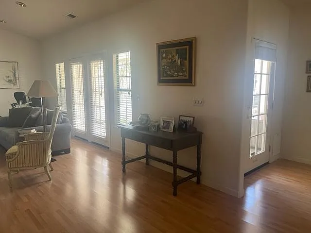 727 Amherst Cir — Photo 19