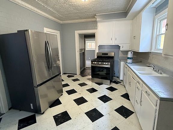 2nd image of 610 E Market St Floor 1
