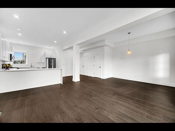 2nd image of 4924 S King Dr #3N