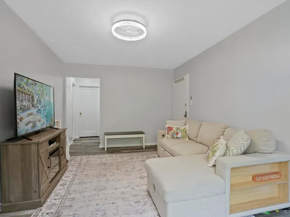 1001 Shore Parkway image 3 of 19