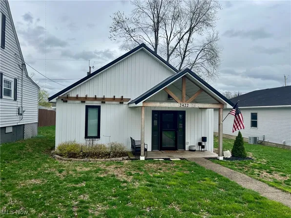 2422 Clarendon Ave, Zanesville, OH 43701