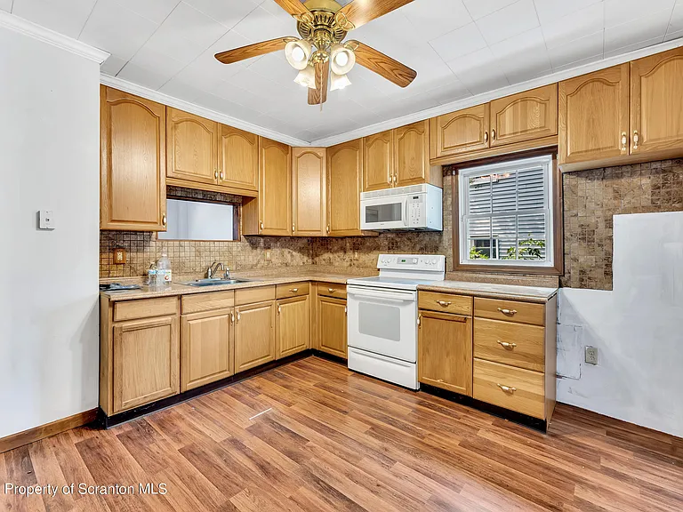 630 E Lackawanna Ave — Photo 11