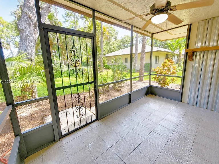 7523 Greenlake Way #C — Photo 23