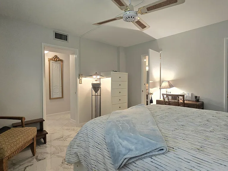 1161 Hillsboro Mile #107 — Photo 35