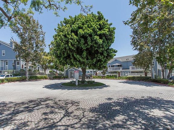 3rd image of 12866 Sycamore Village Dr