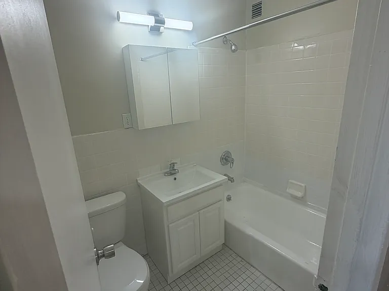 680 Beck St #4D — Photo 6