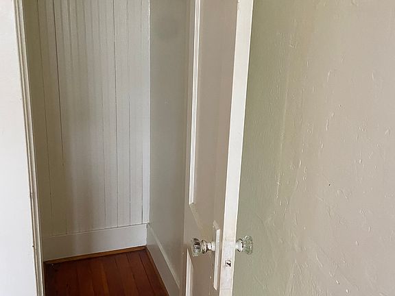 3rd image of 918 S J St APT 2