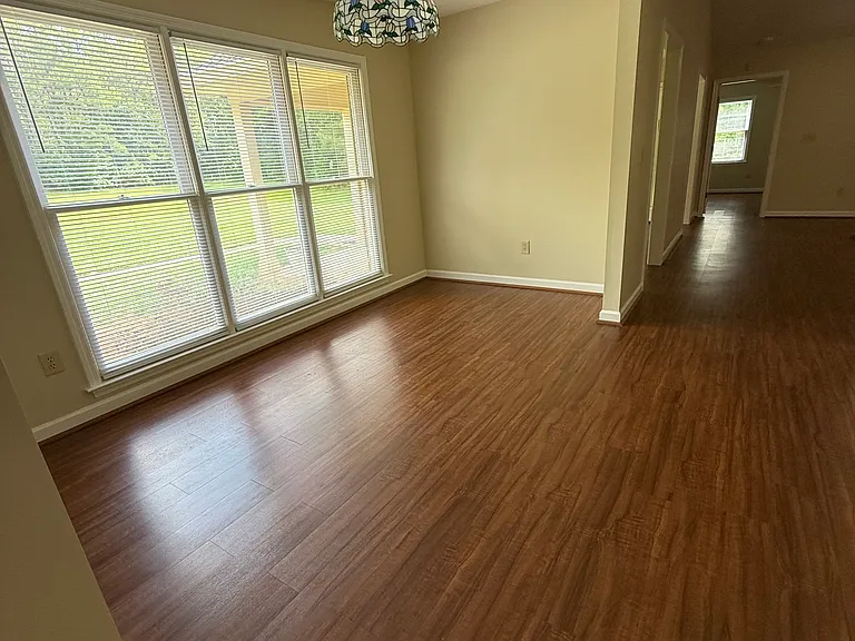 1085 Terry Ln — Photo 8
