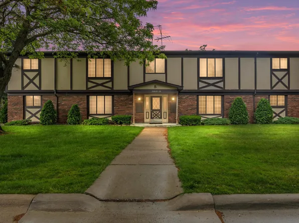 22811 Grove St, Saint Clair Shores, MI 48080