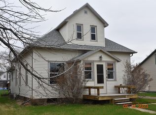 417 3rd St NE, Garrison, ND 58540