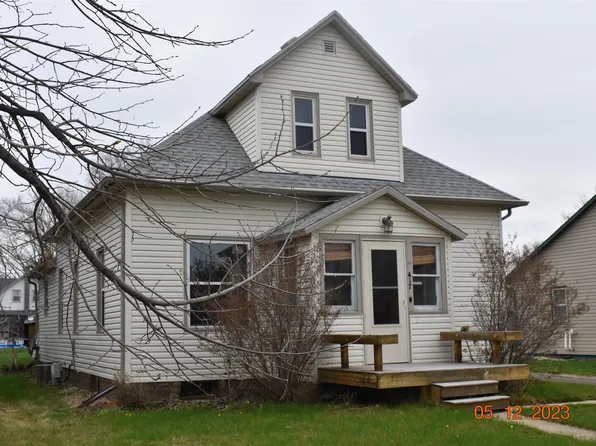 417 3rd St NE, Garrison, ND 58540