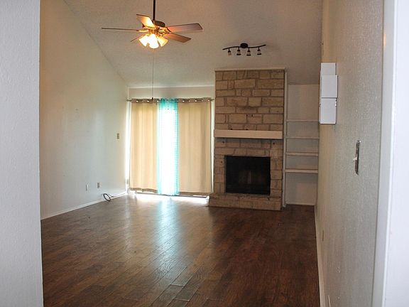 3rd image of 1601 Onion Creek Village Dr #B
