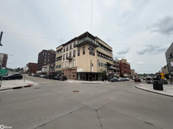 218 Jefferson St APT 2E, Burlington, IA 52601