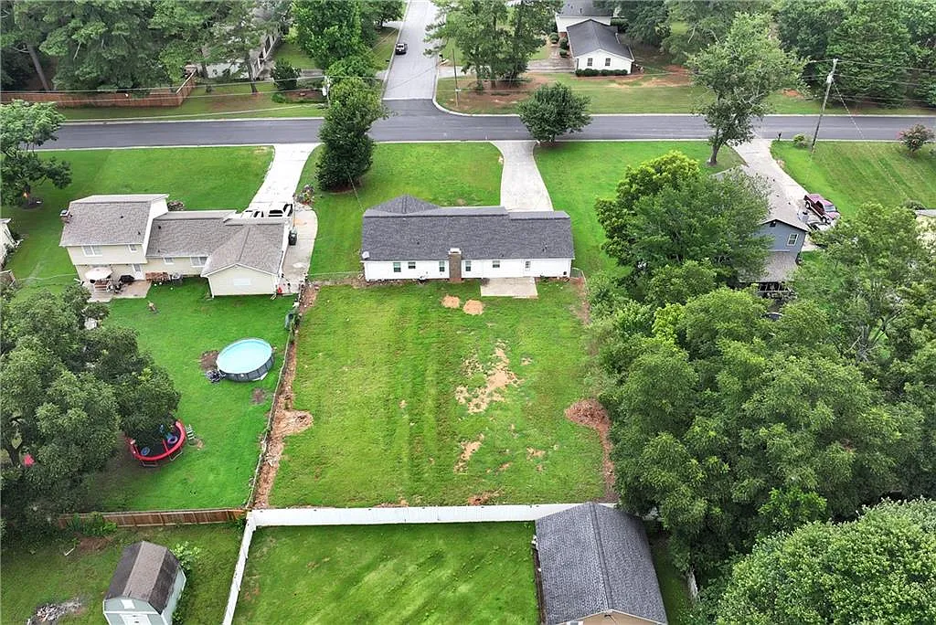 3 bed, 2.0 bath, 1396 sqft, $2,100 — Photo 4