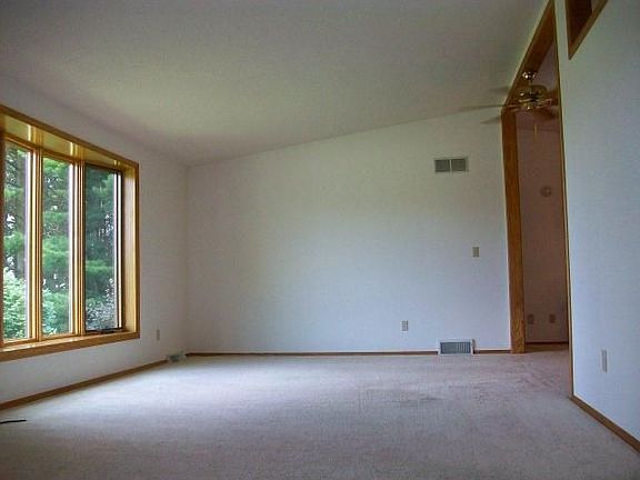 5th image of 6081 Hilldale Dr