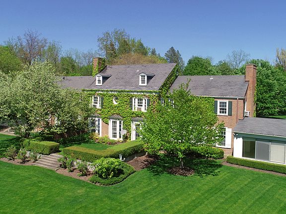 2nd image of 301 W Laurel Ave
