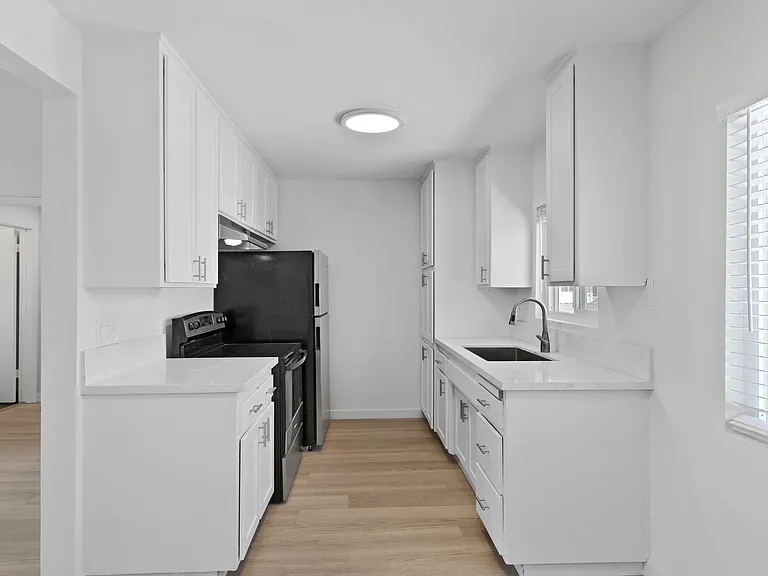 1720 Park Avenue — Photo 3