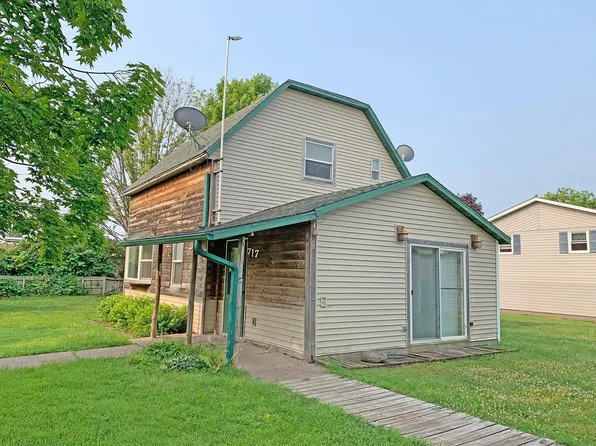 717 E Butternut Ave, Luck, WI 54853