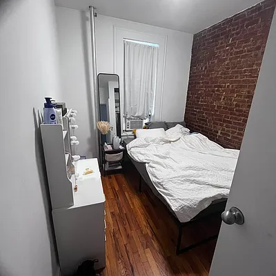 Rented by Manhattan Dwelling Corporation | media 4