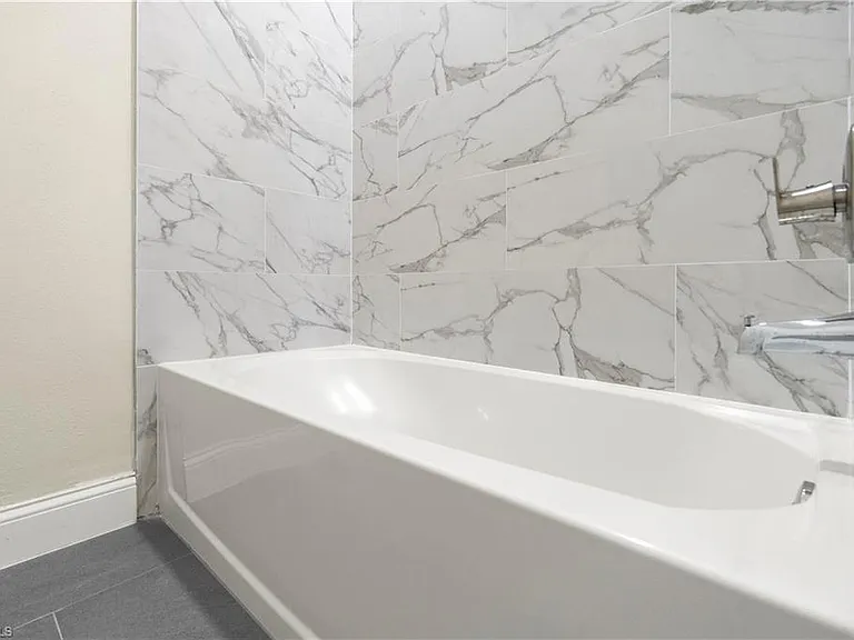 1043 Albert Ave — Photo 33