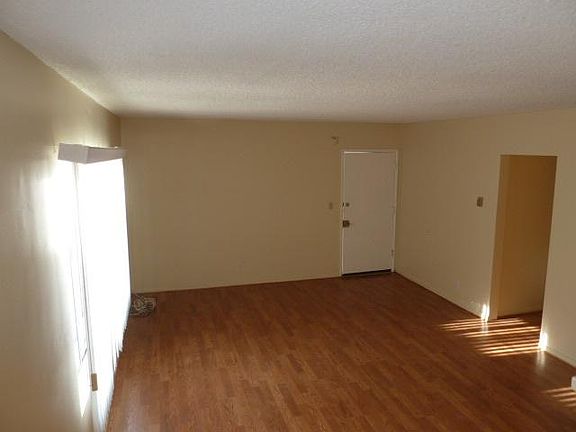 4th image of 520 Evergreen St