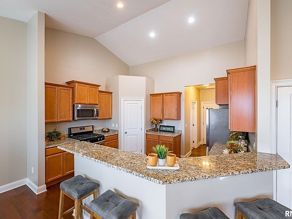 3rd image of 31 Blackstone Way