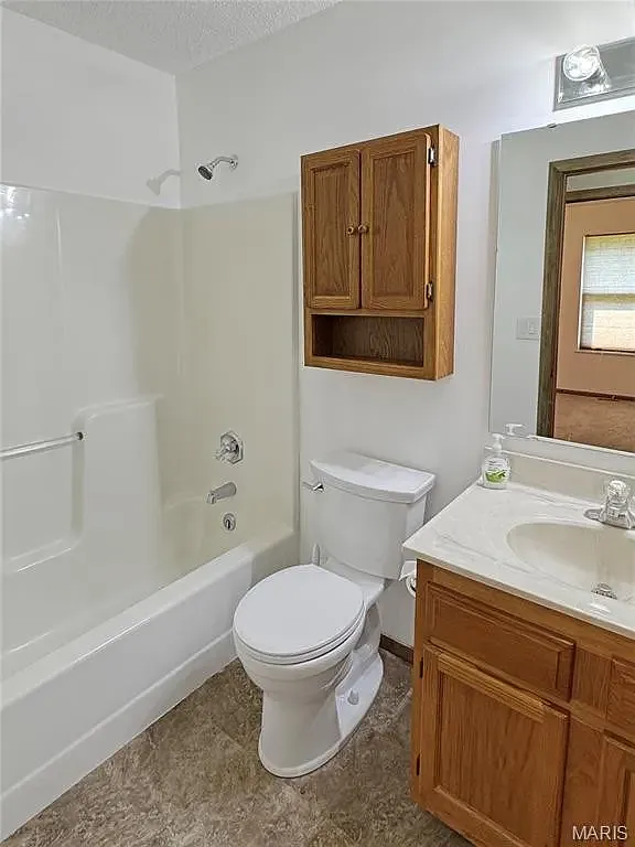 3 bed, 1083 sqft, $1,825 — Photo 2