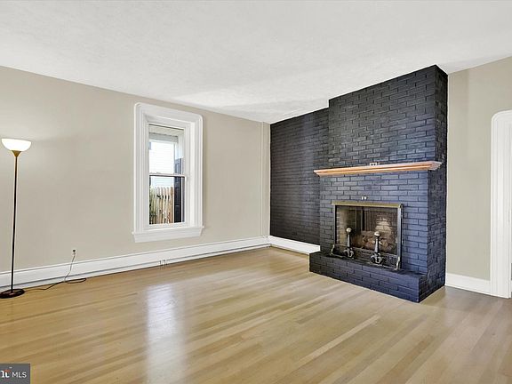 3rd image of 156 S Carlisle St