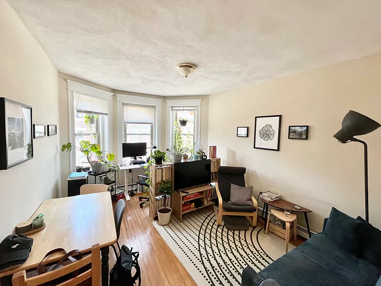1661 Commonwealth Ave — Photo 2